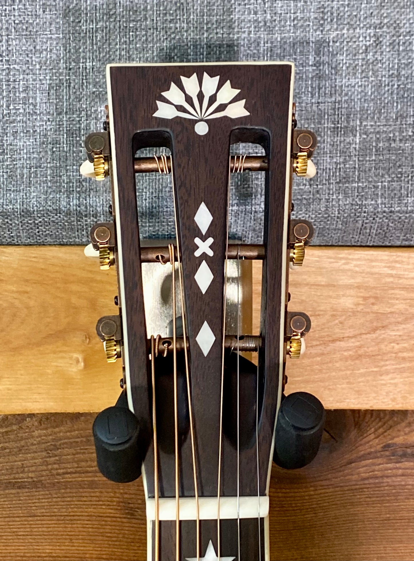 Washburn R310K Victorian Vintage Parlor Acoustic Guitar in Natural Antique Matte Finish – view 3
