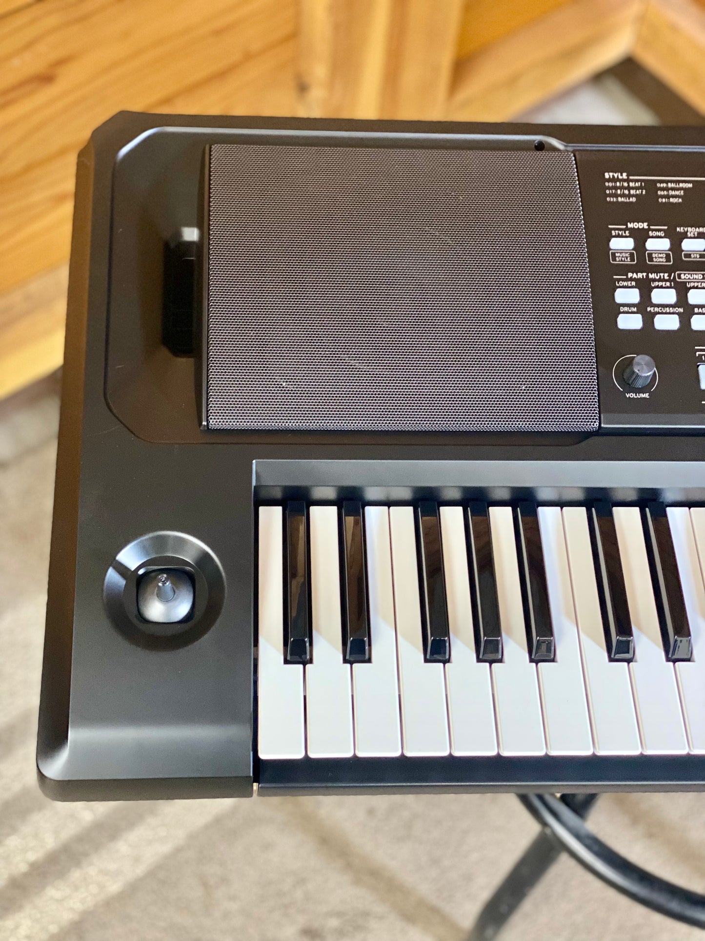 Korg EK-50 Entertainer Keyboard Musician Workstation 61 Key W/ Onboard Speakers