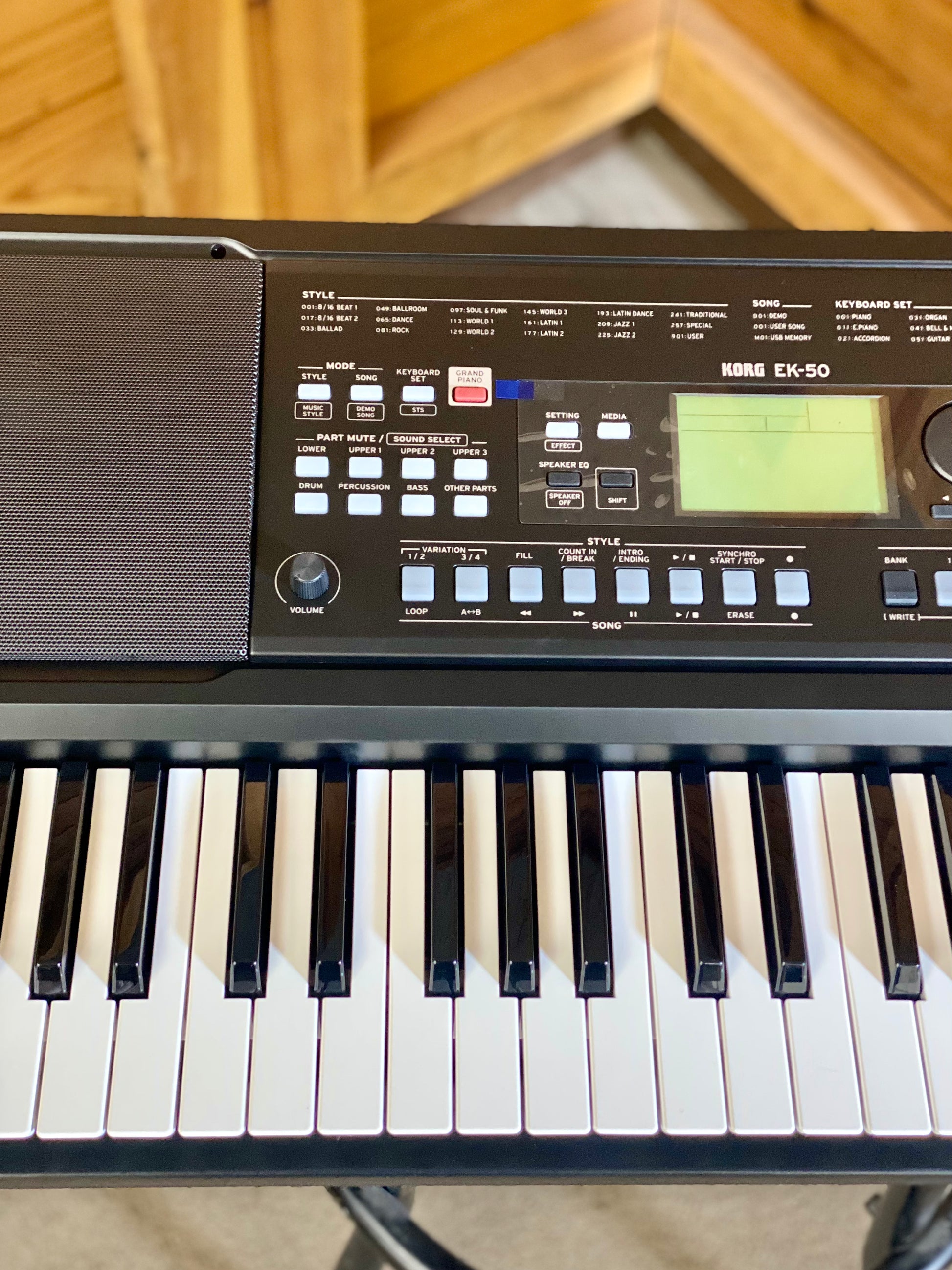 Korg EK-50 Entertainer Keyboard Musician Workstation 61 Key W/ Onboard Speakers
