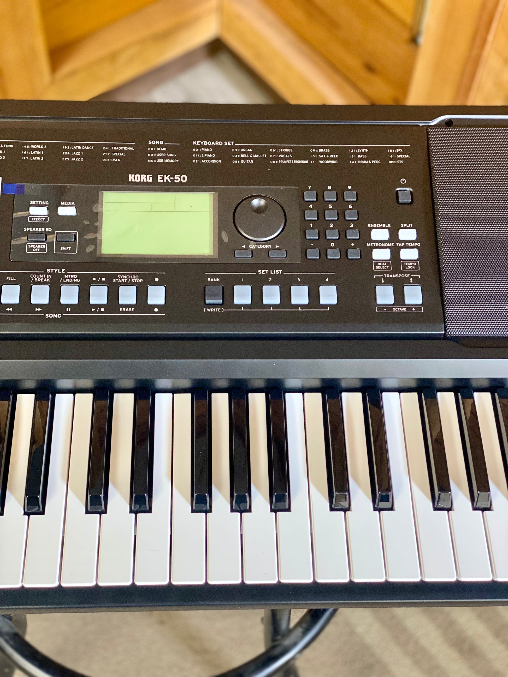Korg EK-50 Entertainer Keyboard Musician Workstation 61 Key W/ Onboard Speakers