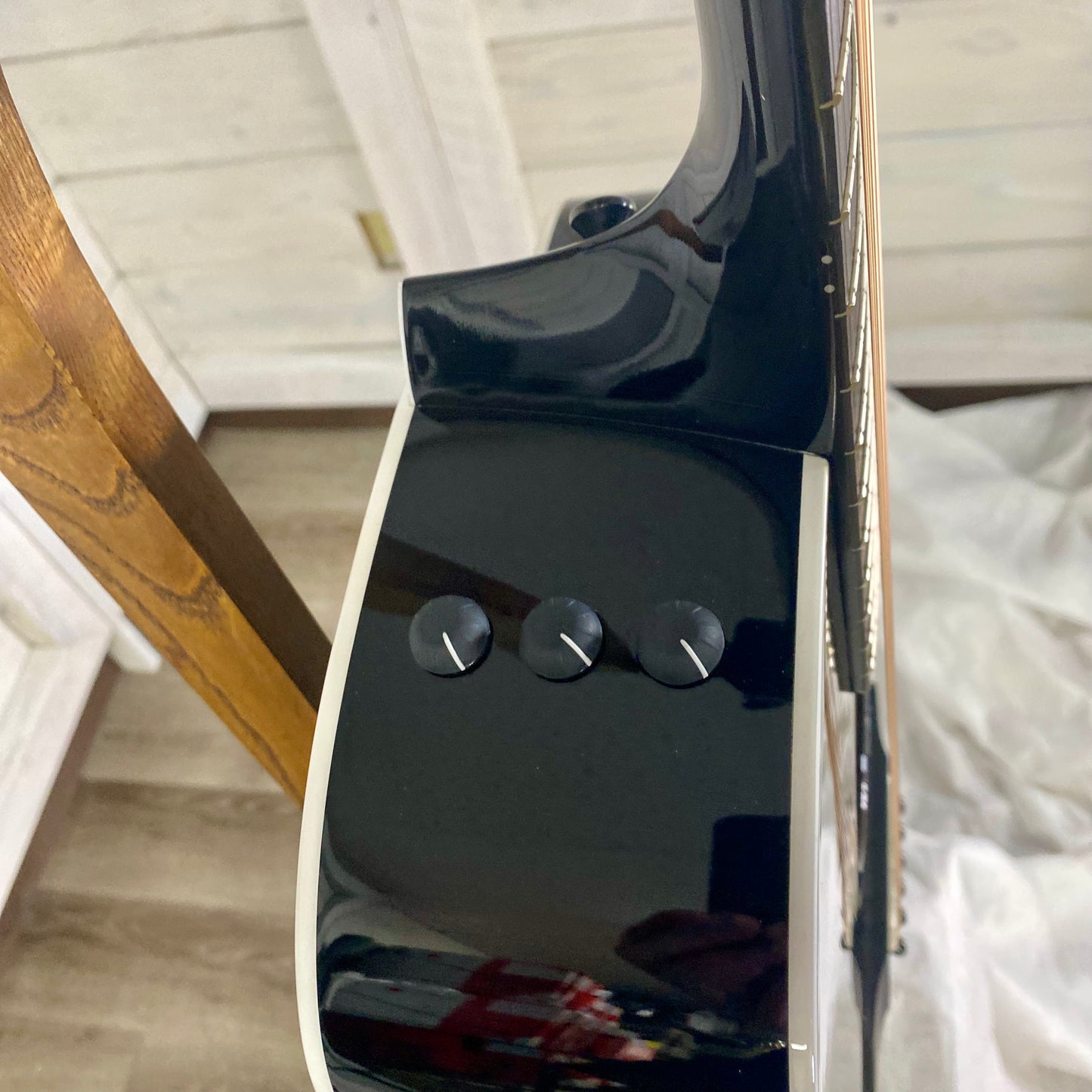 Taylor Guitars 250ce-BLK Plus Maple/ Spruce Electric Acoustic 12 String Guitar in Black – view 6