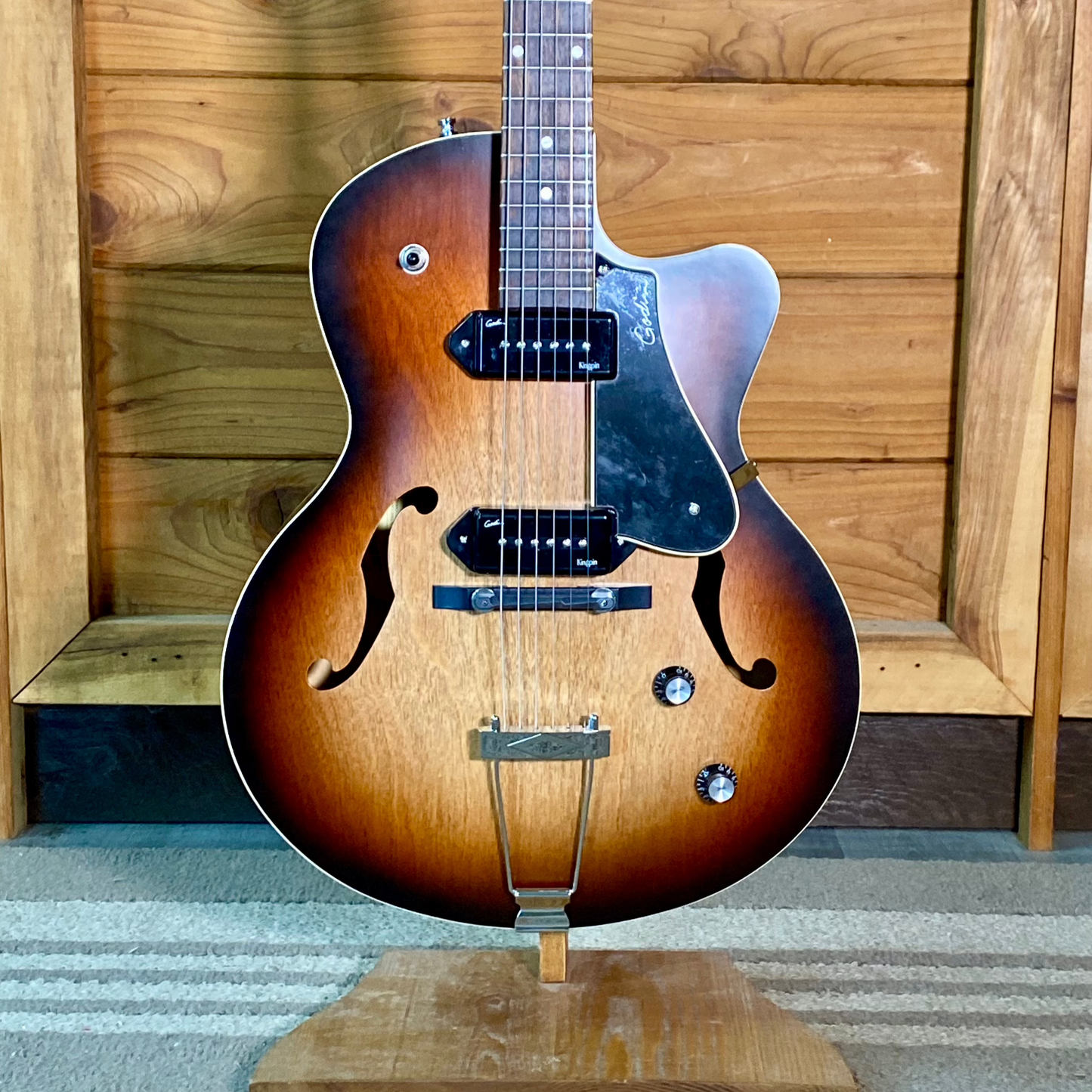 Godin 5th Avenue CW Kingpin II SF Vintage Burst