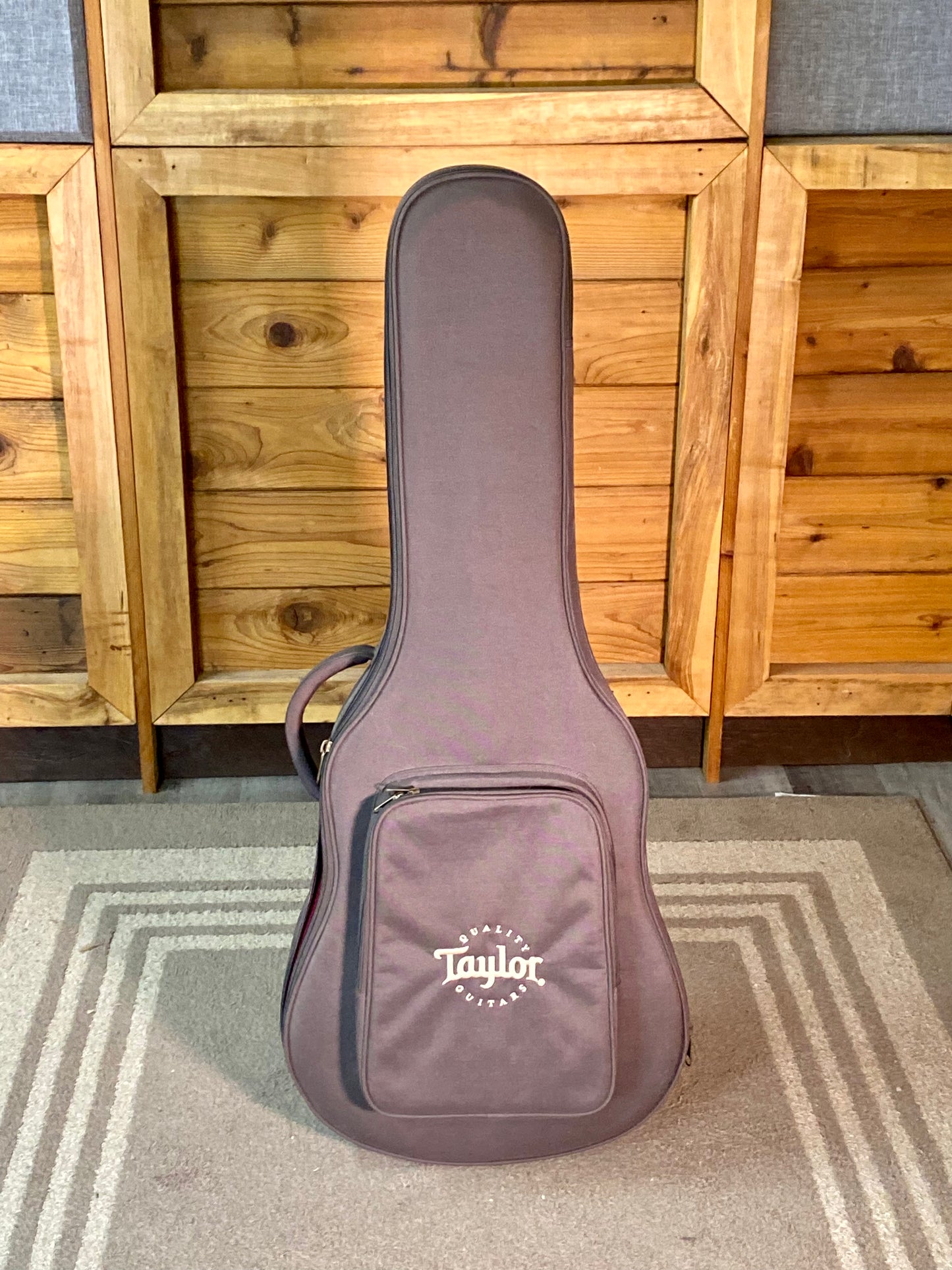 Taylor 214CE Plus Rosewood Spruce with original Aerocase in Natural Finish USED