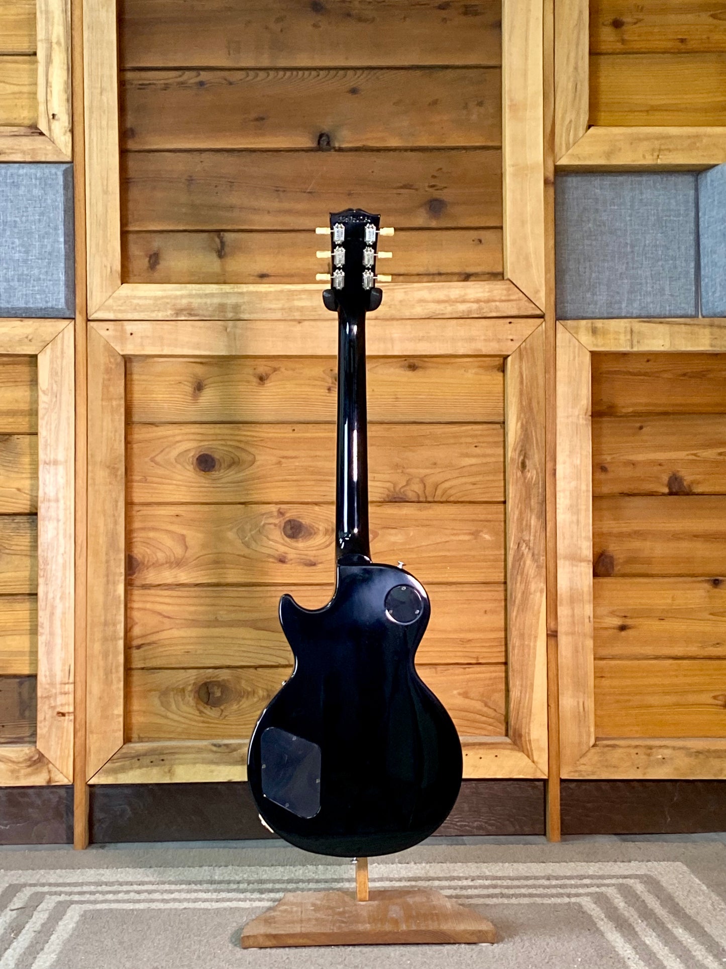 Gibson Les Paul Studio Figured Top Dark Purple Burst USA Exclusive.