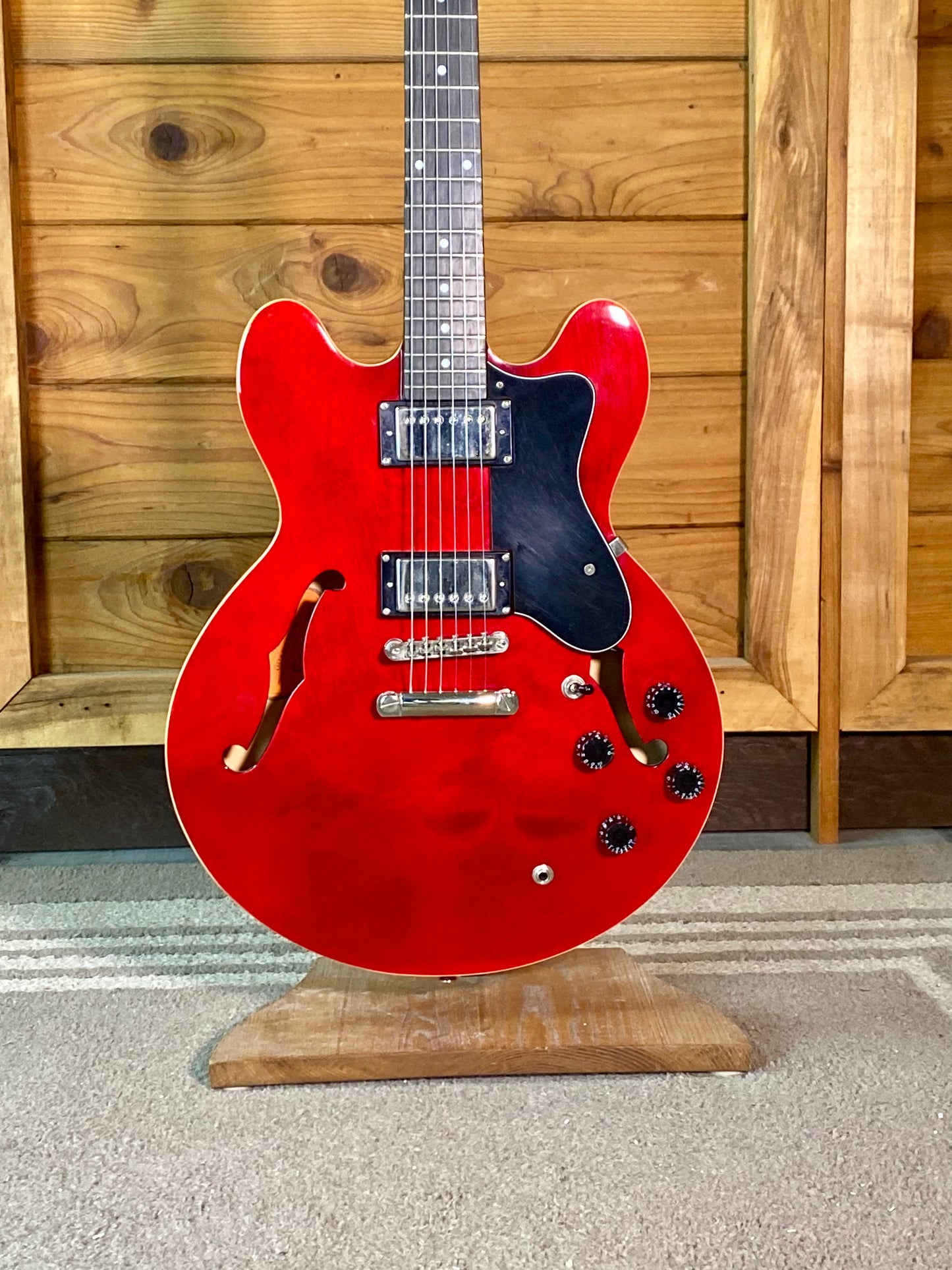 Epiphone ES-335 DOT in Cherry with Hardcase Used