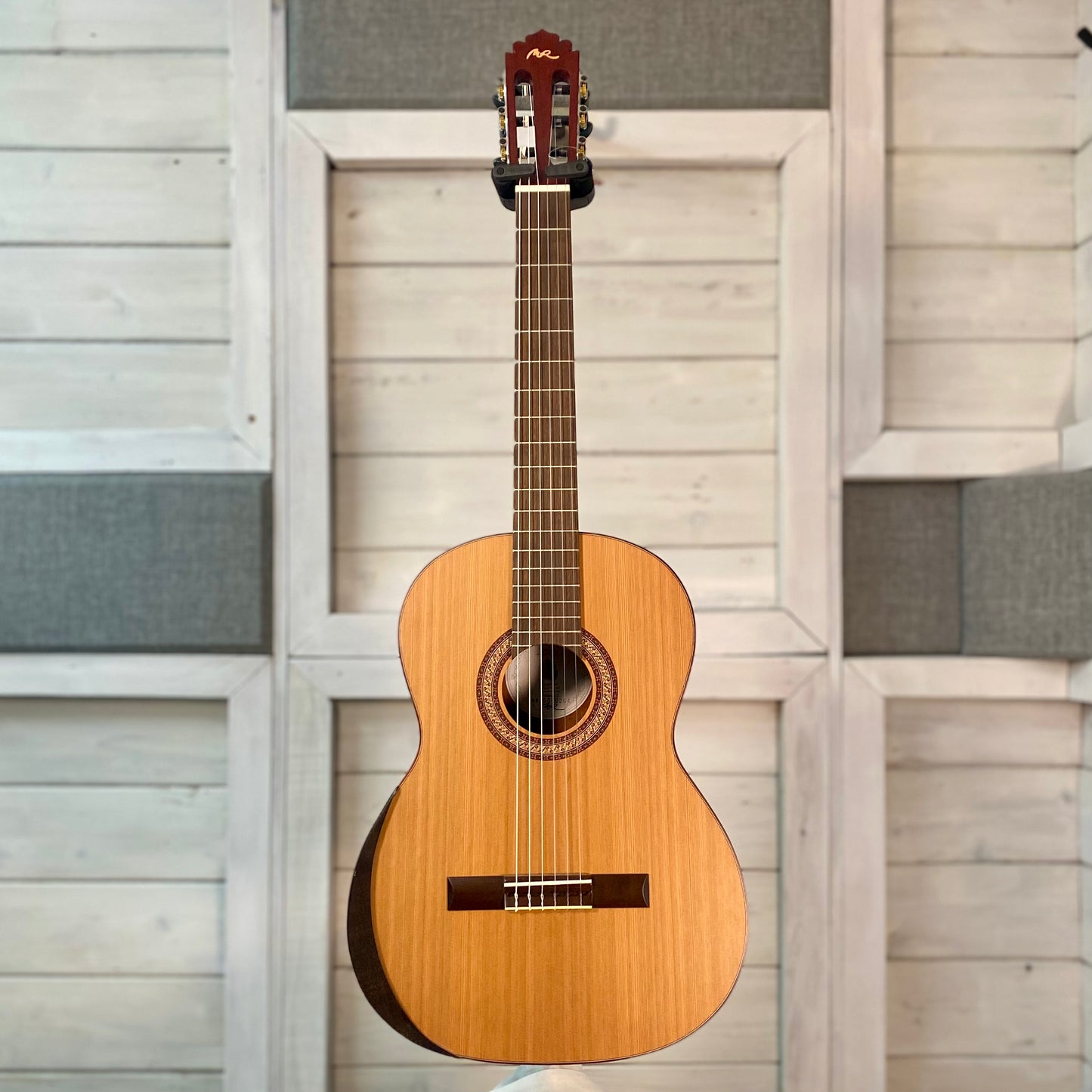 Manuel Rodriguez Tradición T-65 4/4 Classical Guitar – Solid Cedar / Mahogany