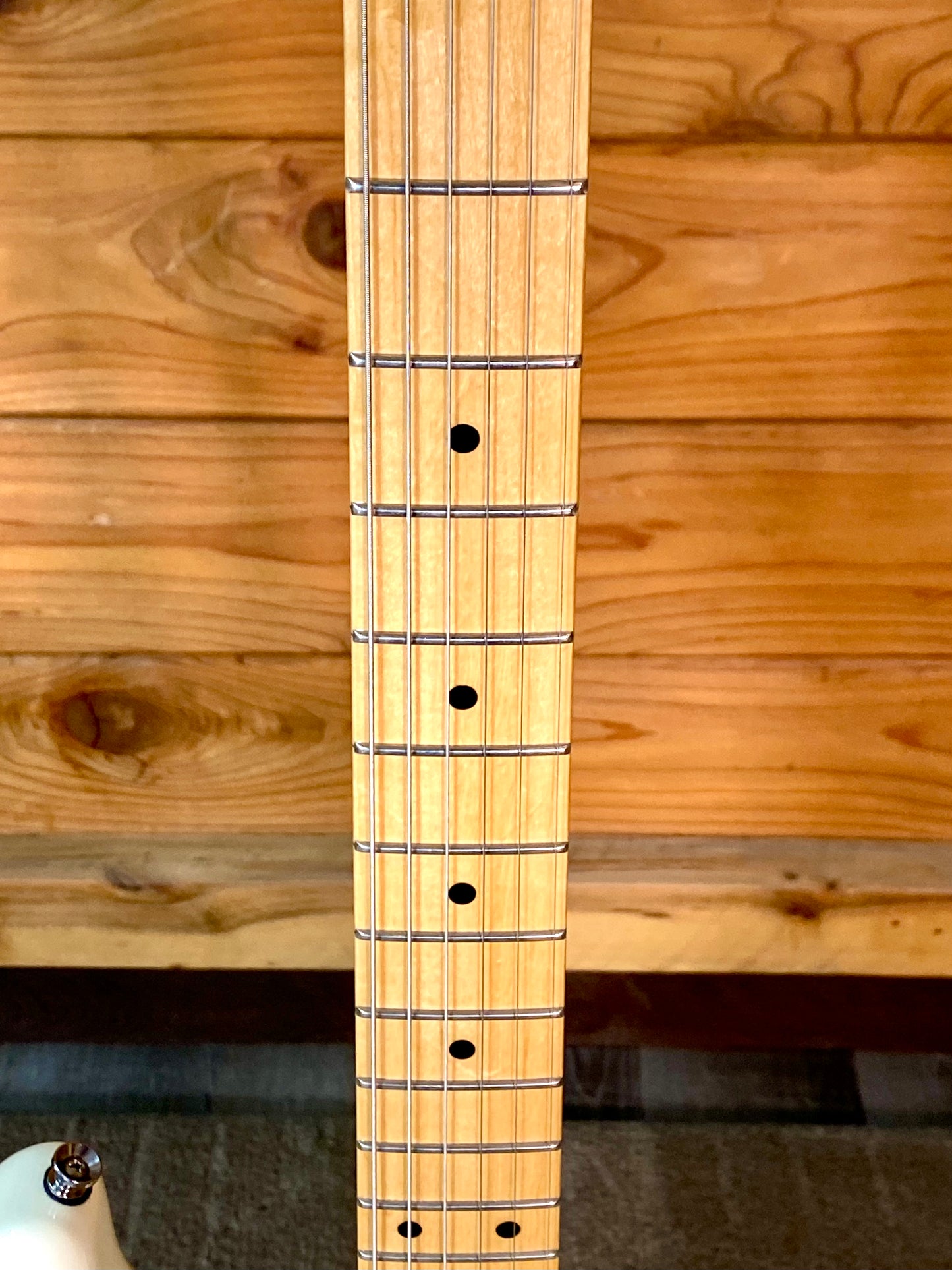 Tagima T-805 Electric Guitar in Olympic White USED