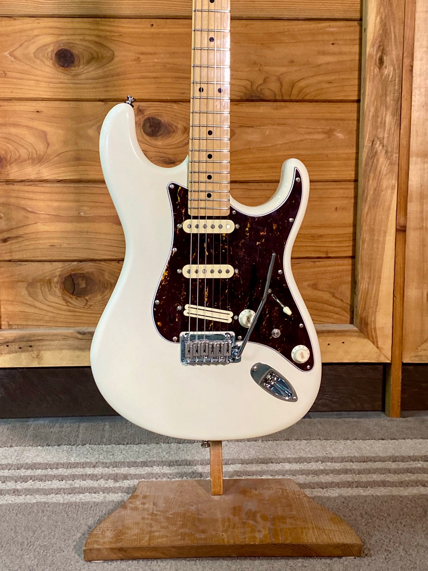 Tagima T-805 Electric Guitar in Olympic White USED