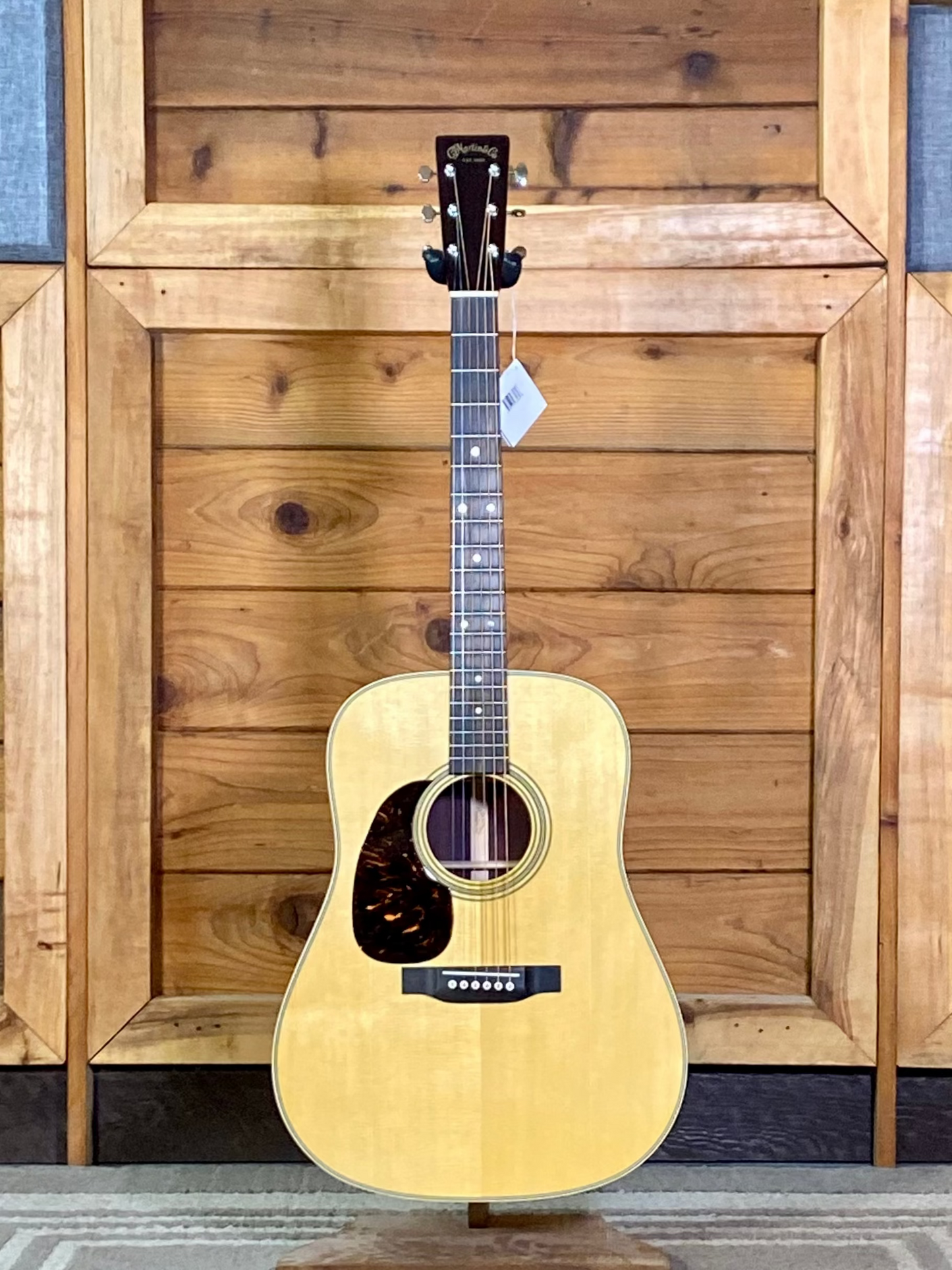 Martin Standard Series D28 Lefty Acoustic Guitar with Molded Hardshell Case