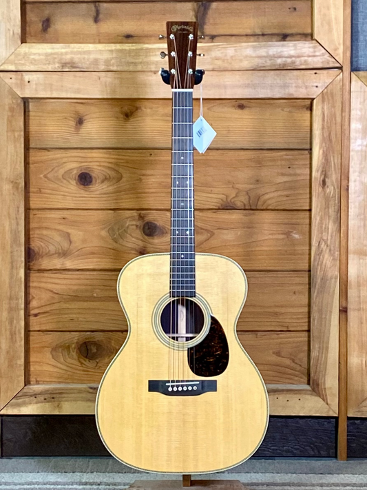 Martin Standard Series OM-28 Acoustic Guitar With Molded Hardshell Case