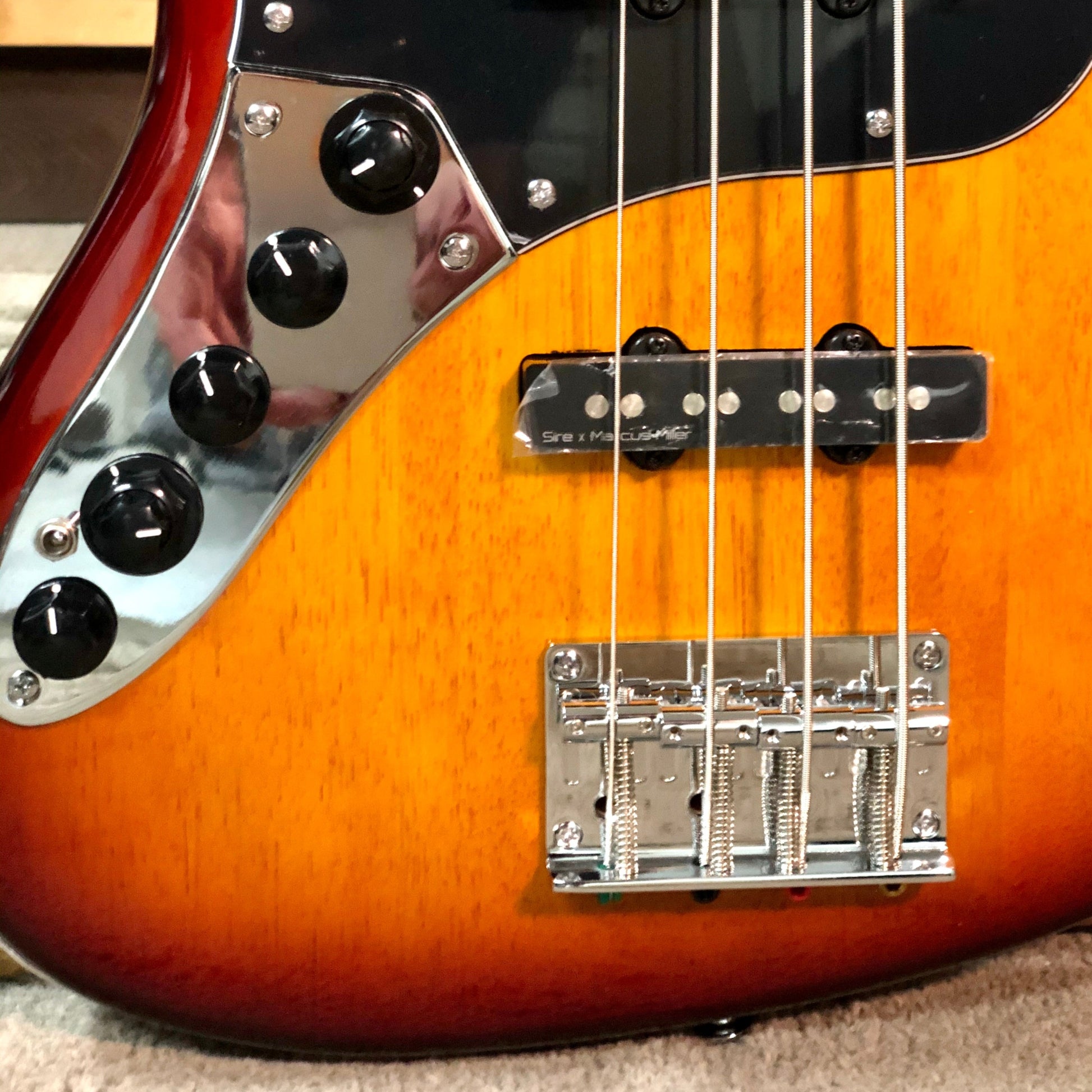 Sire Marcus Miller V3 Bass Left Handed, 2nd Generation in Tobacco Sunburst