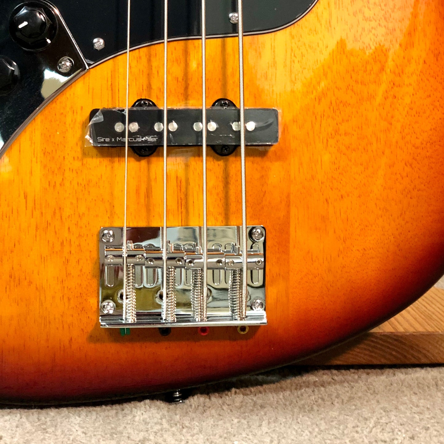 Sire Marcus Miller V3 Bass Left Handed, 2nd Generation in Tobacco Sunburst