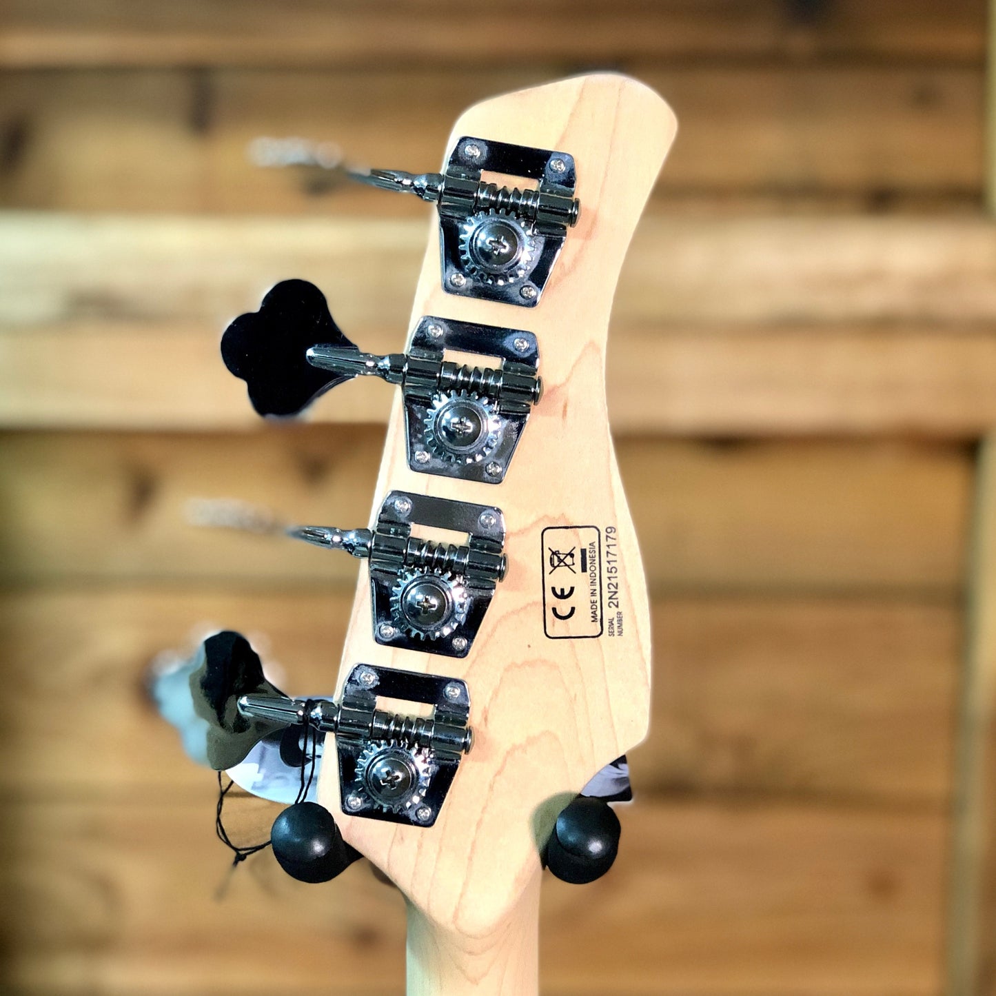 Sire Marcus Miller V3 Bass Left Handed, 2nd Generation in Tobacco Sunburst