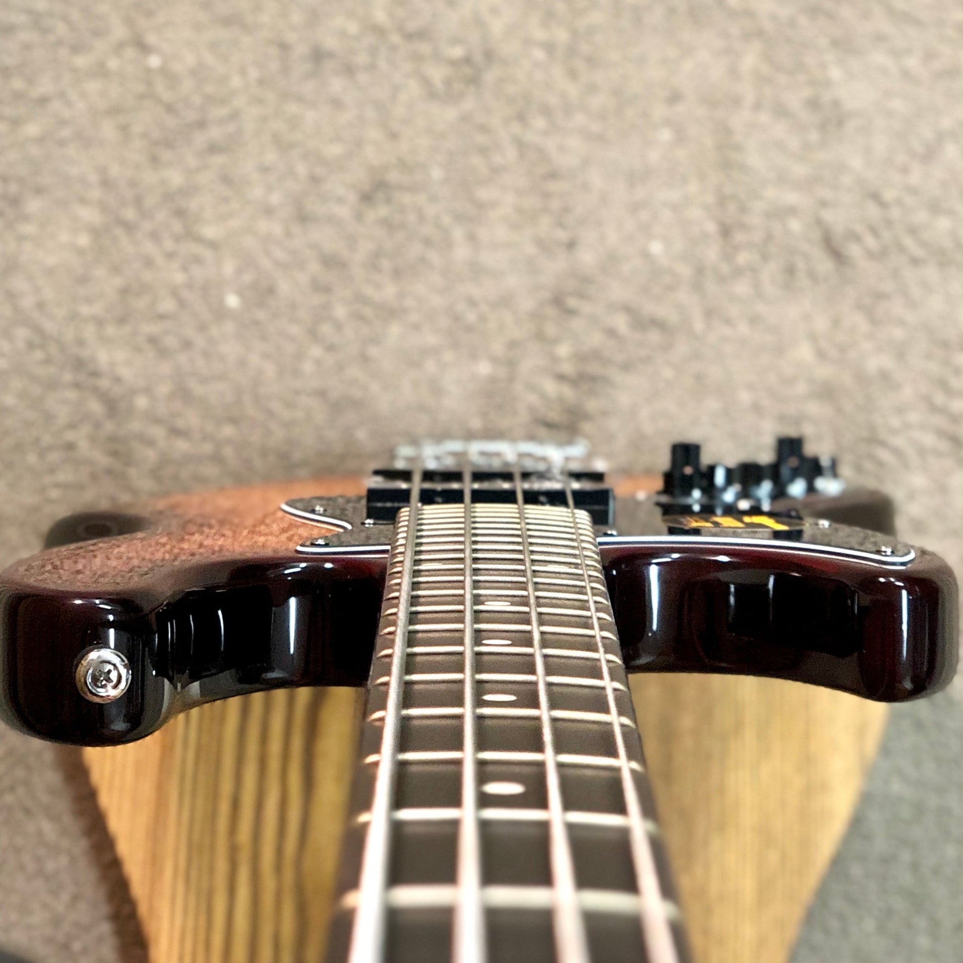 Sire Marcus Miller V3 Bass Left Handed, 2nd Generation in Tobacco Sunburst