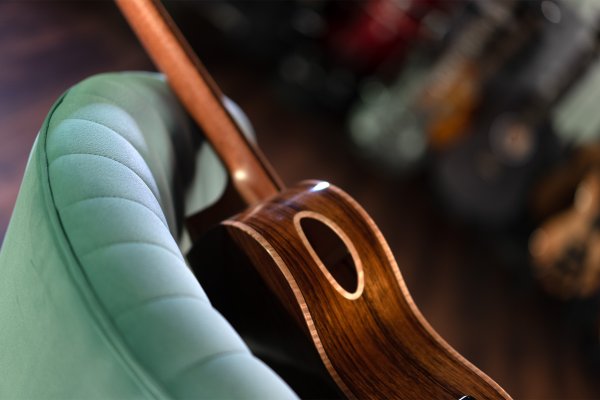 Washburn Bella Tono Suprema Electric Acoustic Guitar in Natural Gloss