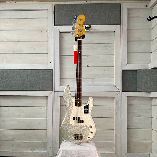 Fender 75th Anniversary Player II Sparkle Precision Bass in Diamond Dust Sparkle With Gigbag