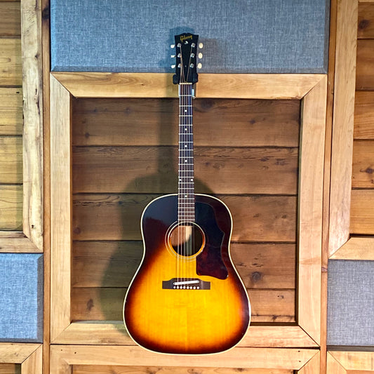 Gibson J-45 ADJ Acoustic Guitar (1968) in Sunburst