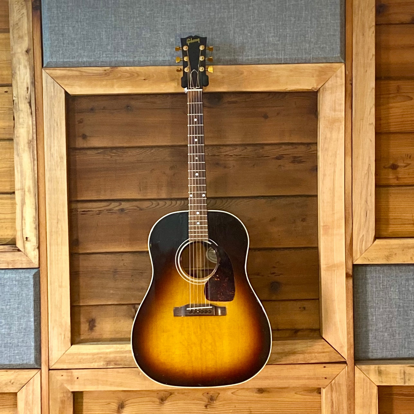 Gibson J-45 With Original Hardcase 1990 USED