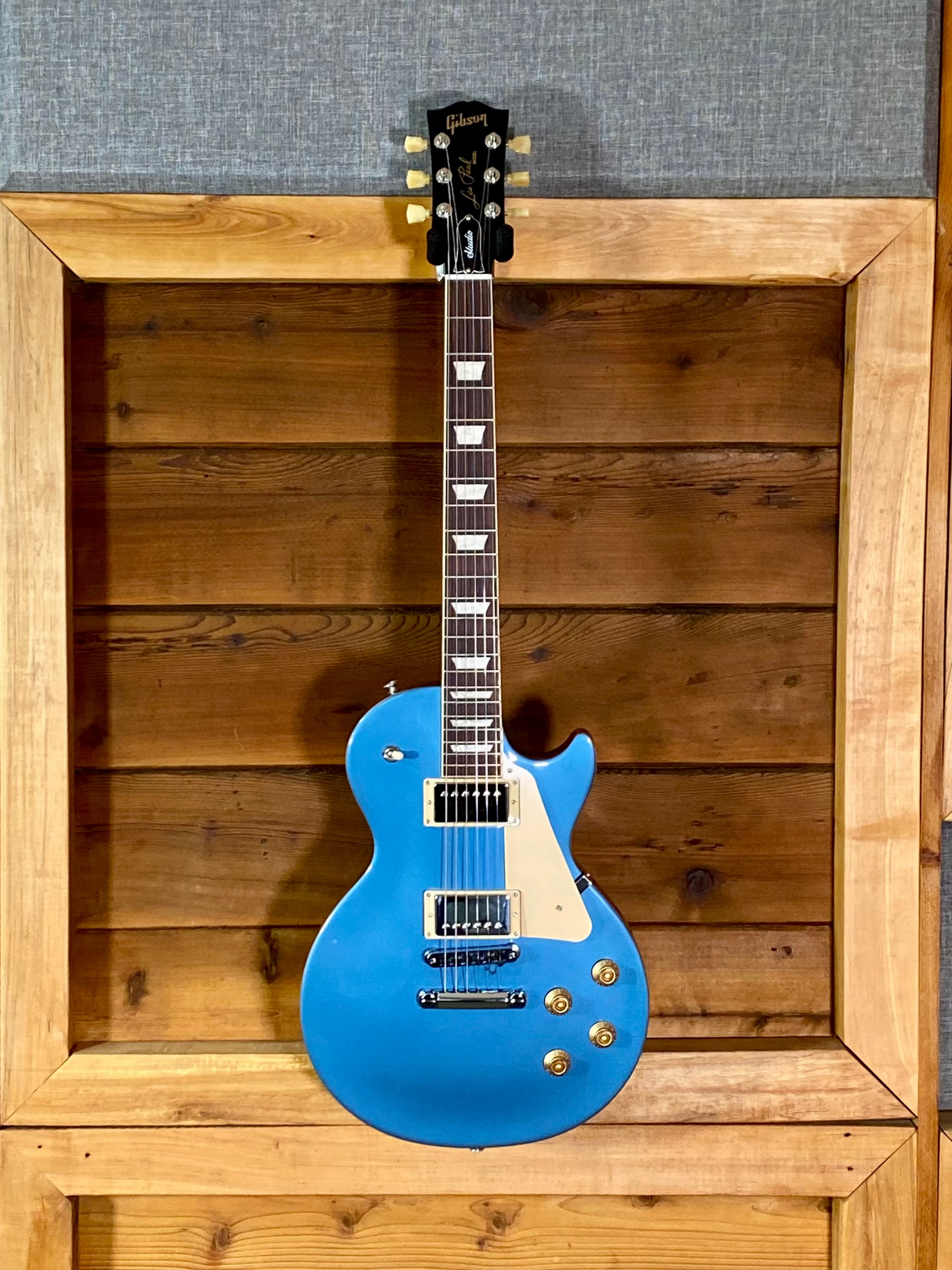 Gibson Les Paul Studio with Softshell Case - Metallic Pelham Blue USA exclusive