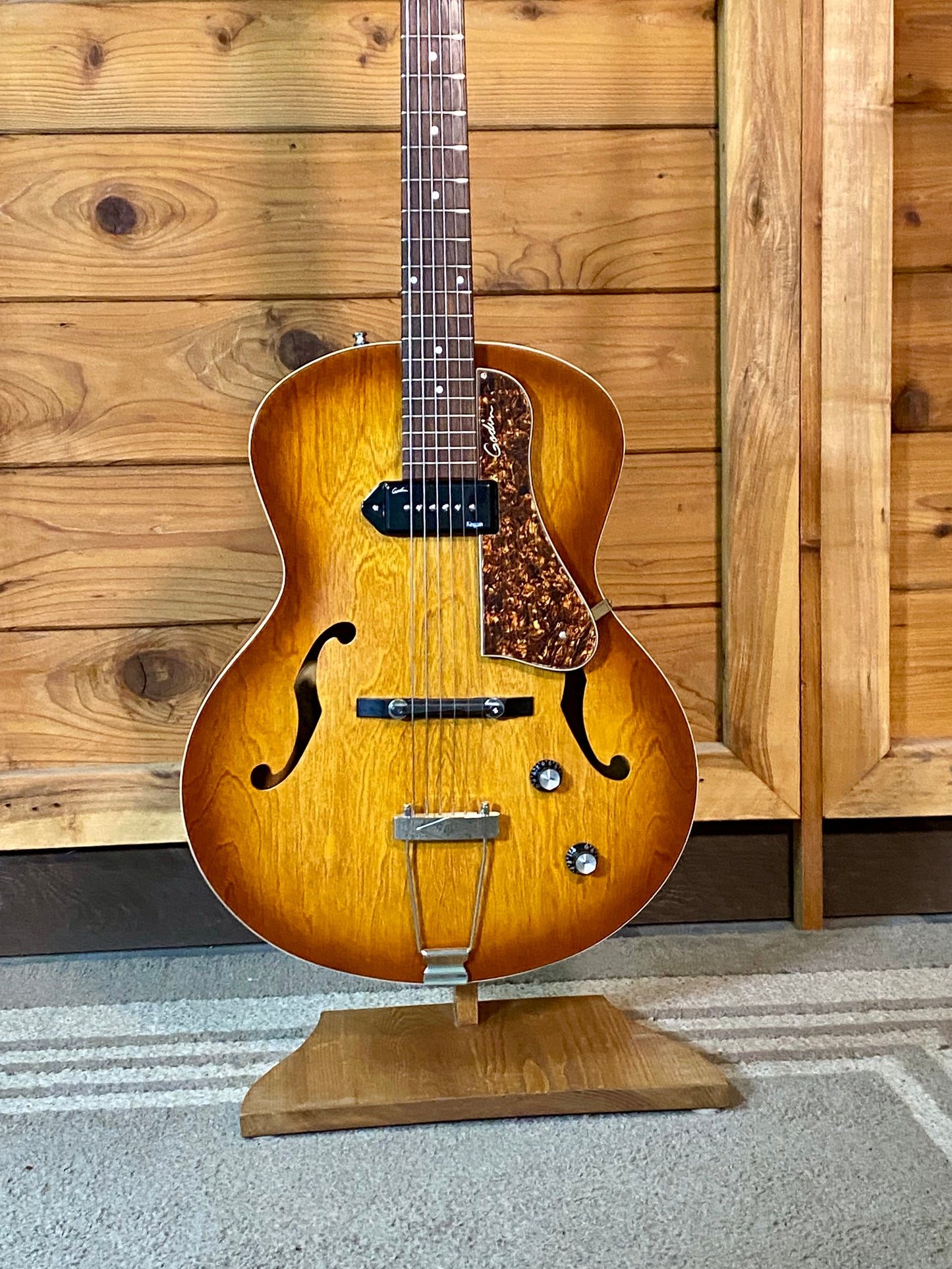 Godin 5th Avenue Kingpin P90 Cognac Burst Electric Guitar USED