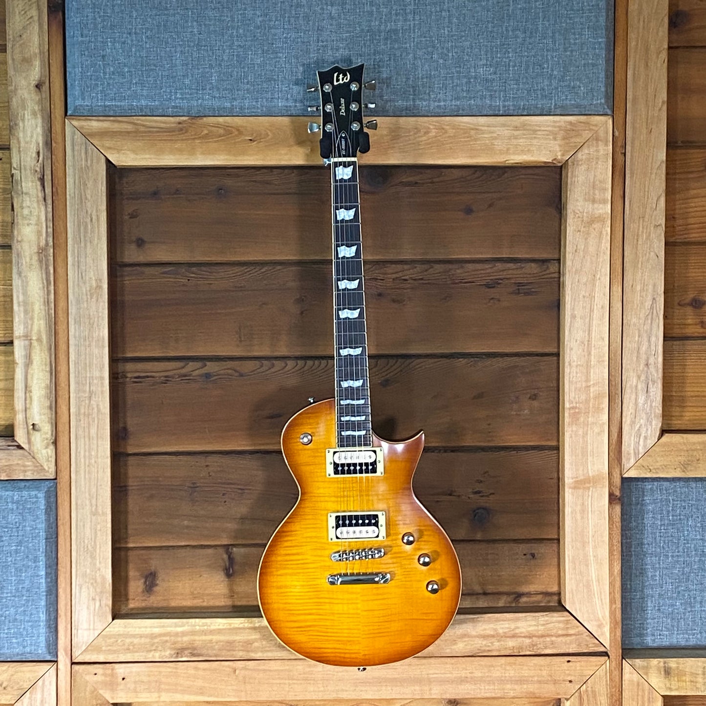 ESP LTD EC-1000T Deluxe With Case - Honey Burst Satin USED