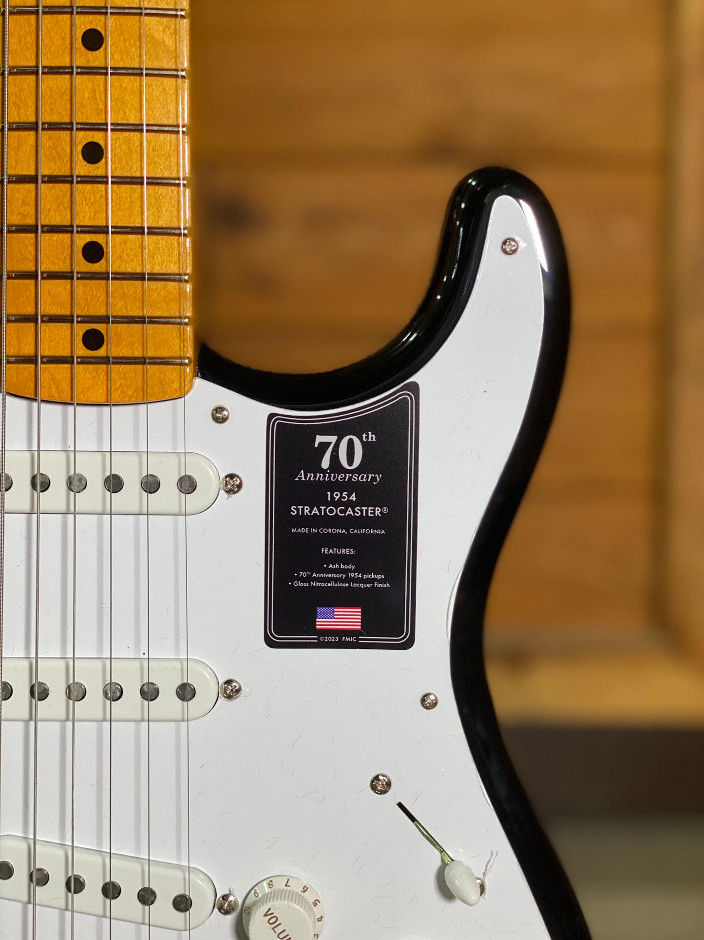 Fender – 70th Anniversary American Vintage II 1954 Stratocaster in Two Tone Sunburst