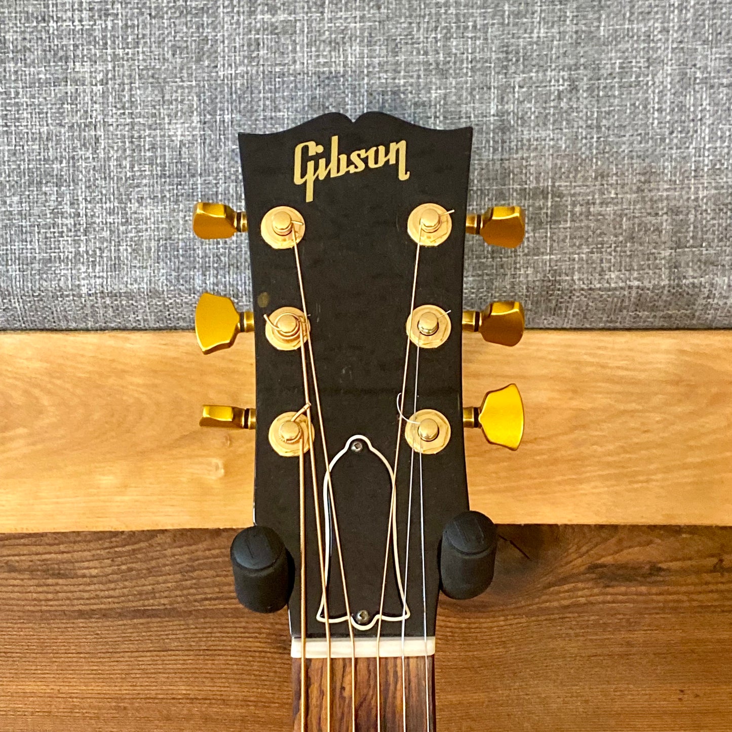 Gibson J-45 With Original Hardcase 1990 USED