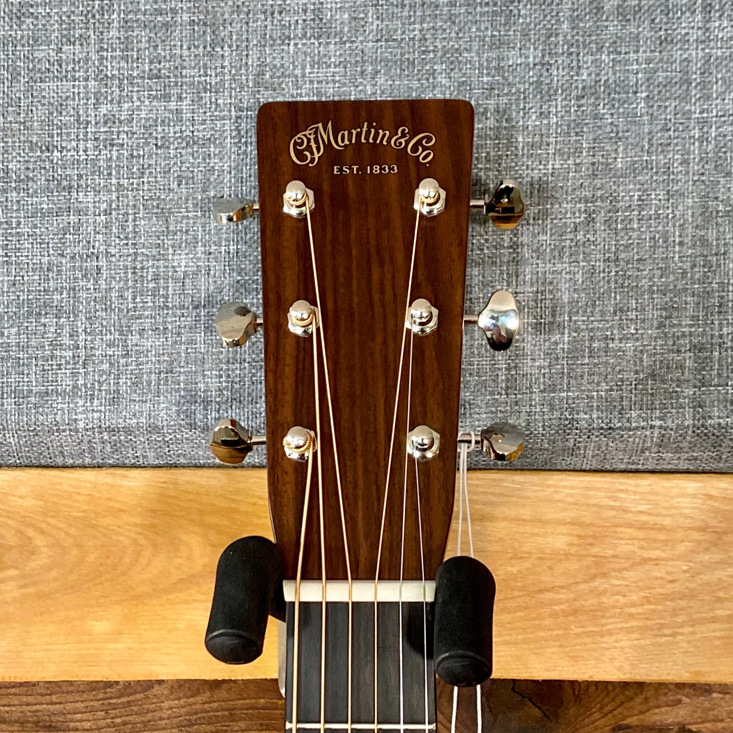Martin  Standard Series Super HD-28  Super D-14 Fret Acoustic Guitar