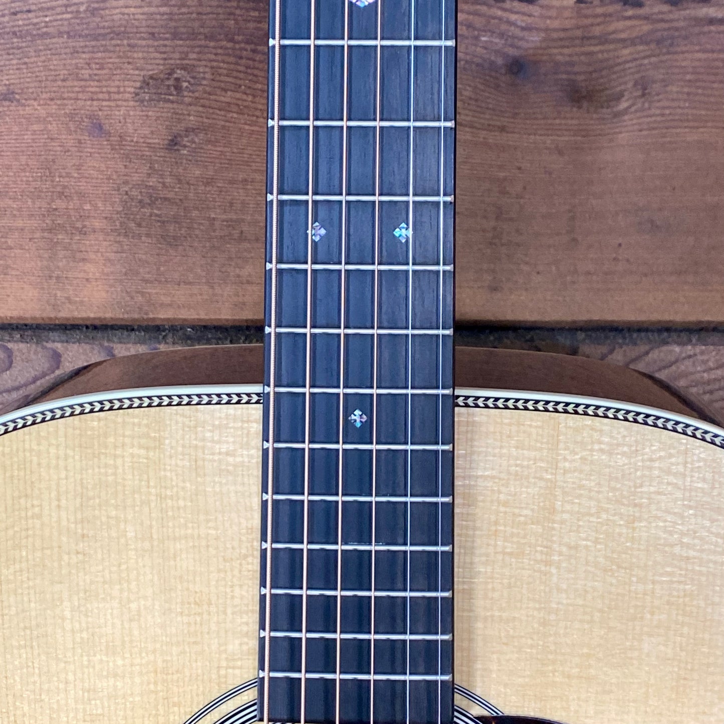 Martin  Standard Series Super HD-28  Super D-14 Fret Acoustic Guitar
