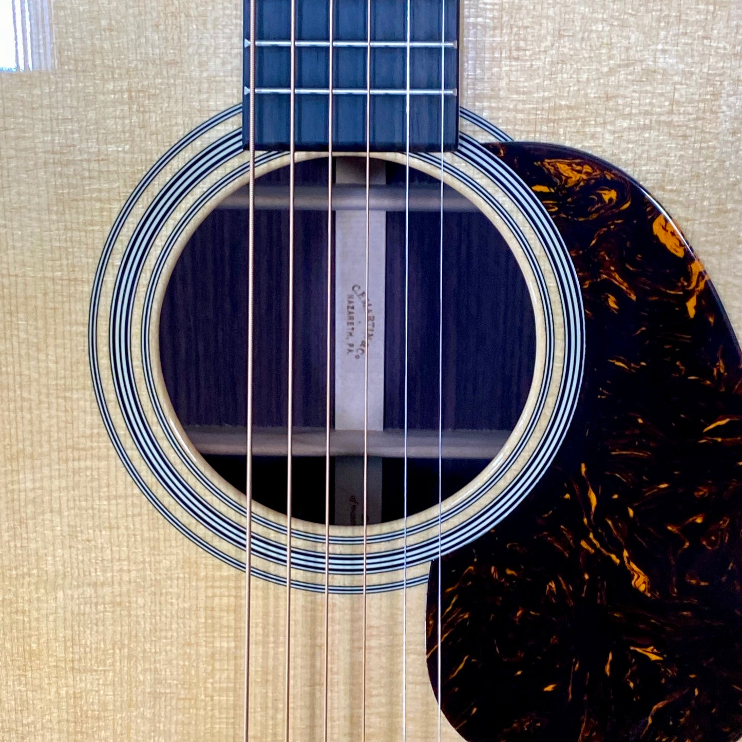 Martin  Standard Series Super HD-28  Super D-14 Fret Acoustic Guitar