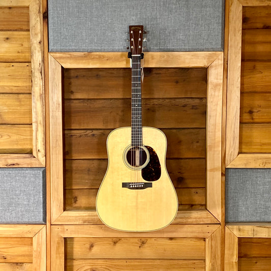 Martin  Standard Series Super HD-28  Super D-14 Fret Acoustic Guitar
