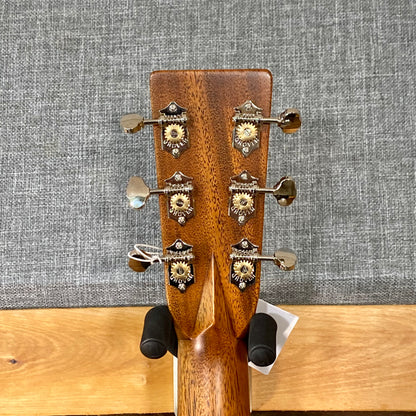 Martin  Standard Series Super HD-28  Super D-14 Fret Acoustic Guitar