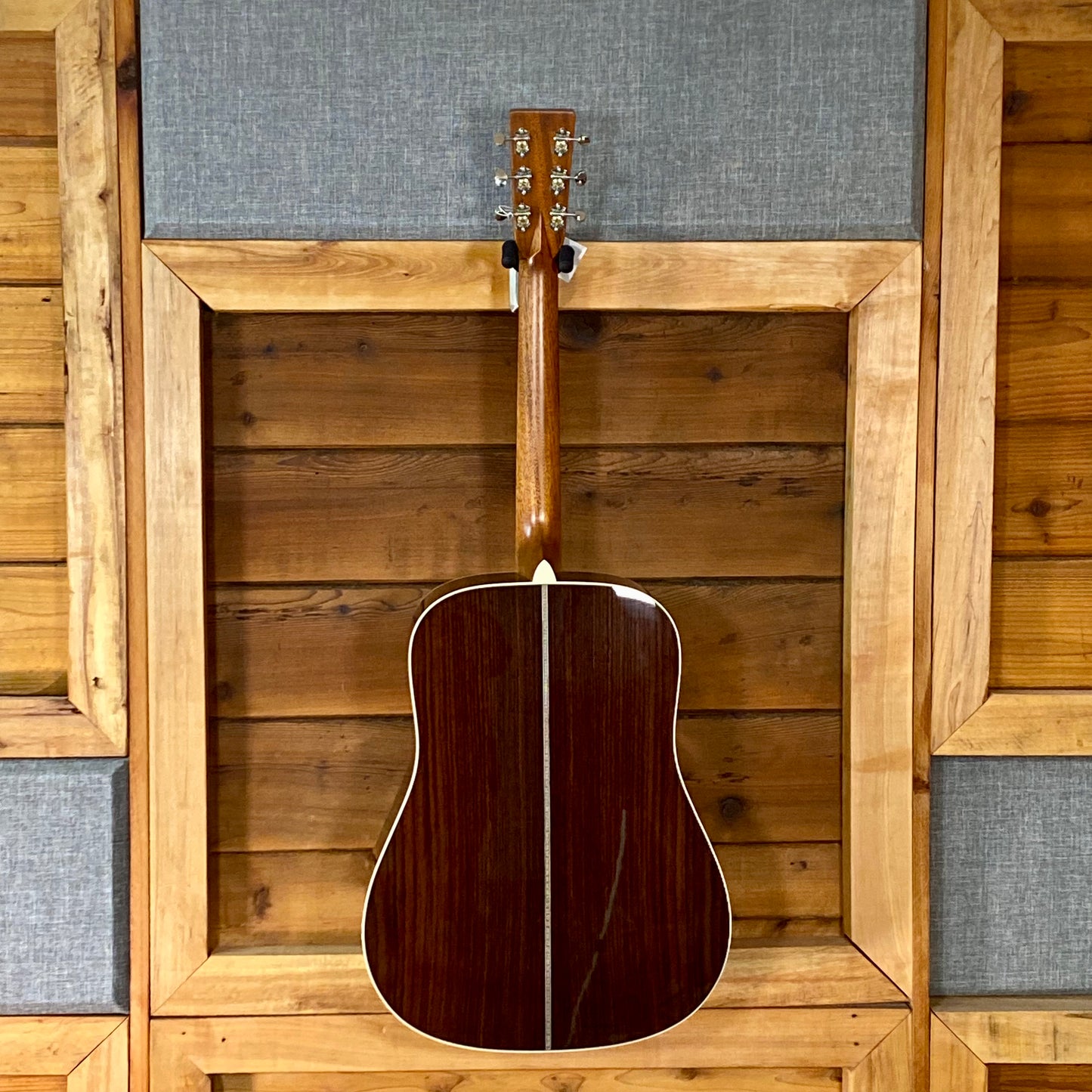 Martin  Standard Series Super HD-28  Super D-14 Fret Acoustic Guitar