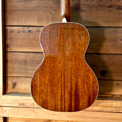 Martin Guitars CEO-7 Adirondack Spruce/Mahogany Guitar with Case