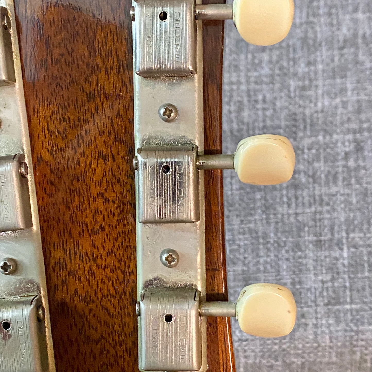 Gibson J-45 ADJ Acoustic Guitar (1968) in Sunburst USED