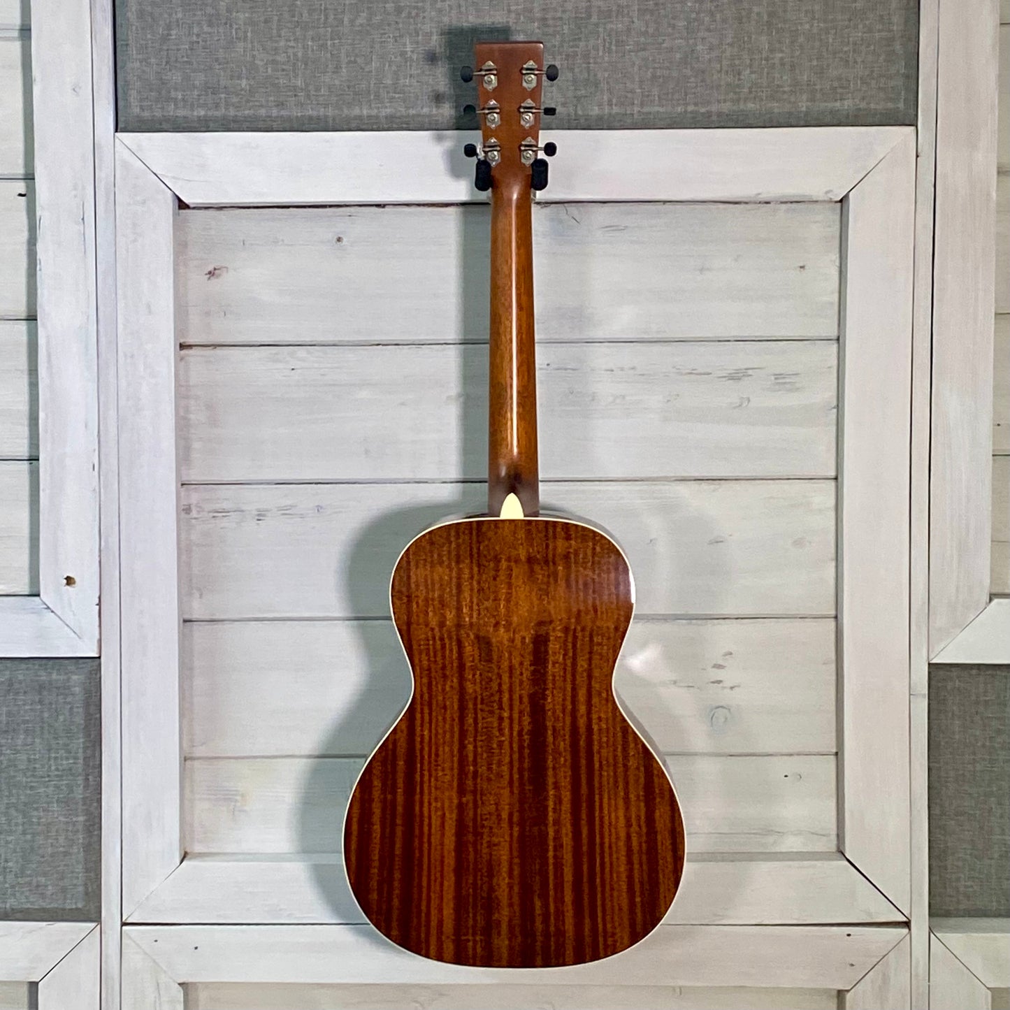 Martin Guitars CEO-7 Adirondack Spruce/Mahogany Guitar with Case