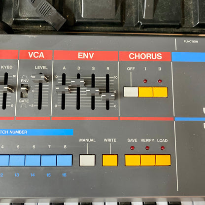 Roland Juno-106 61-Key Programmable Polyphonic Synthesizer Used