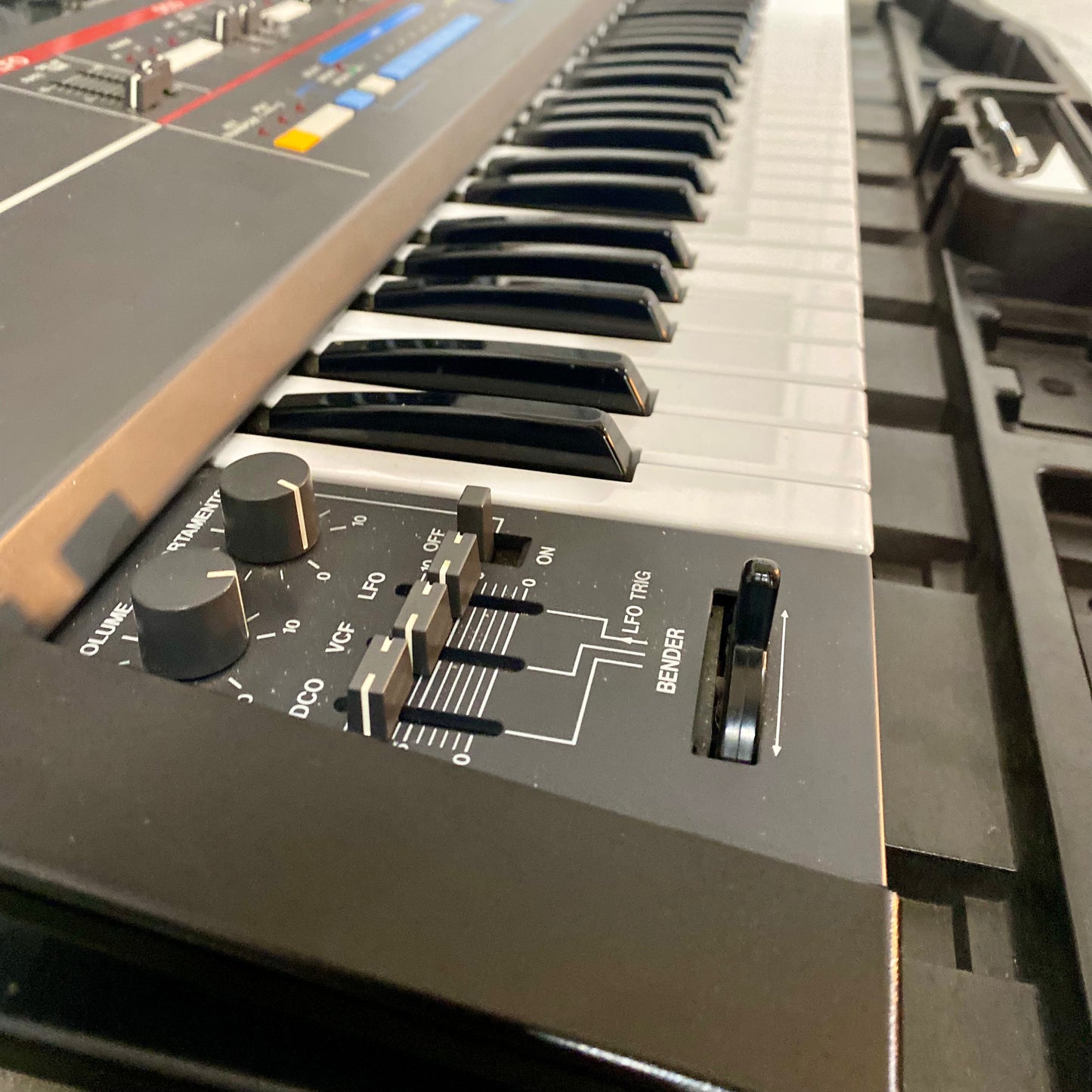 Roland Juno-106 61-Key Programmable Polyphonic Synthesizer Used
