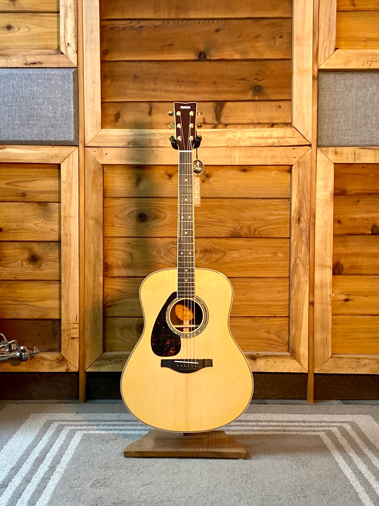 Yamaha LL16L A.R.E.  Electric/Acoustic Guitar- Lefty, Rosewood Back and Sides