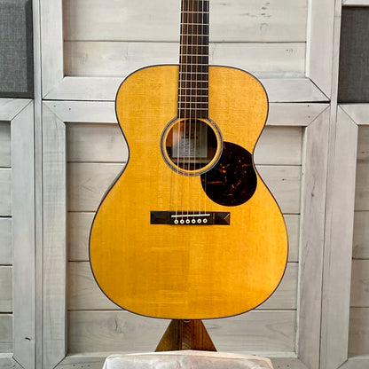 Martin 000-10E Shawn Mendes Signature Electric/ Acoustic Guitar with Softshell Case