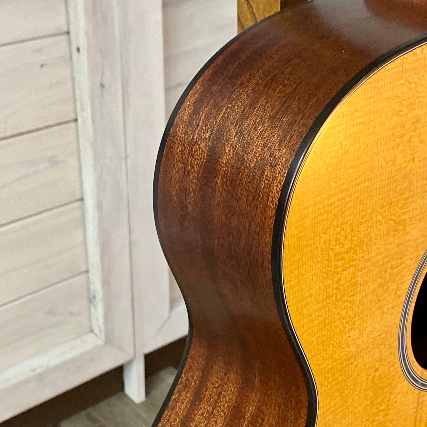 Martin 000-10E Shawn Mendes Signature Electric/ Acoustic Guitar with Softshell Case