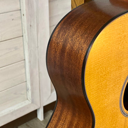 Martin 000-10E Shawn Mendes Signature Electric/ Acoustic Guitar with Softshell Case