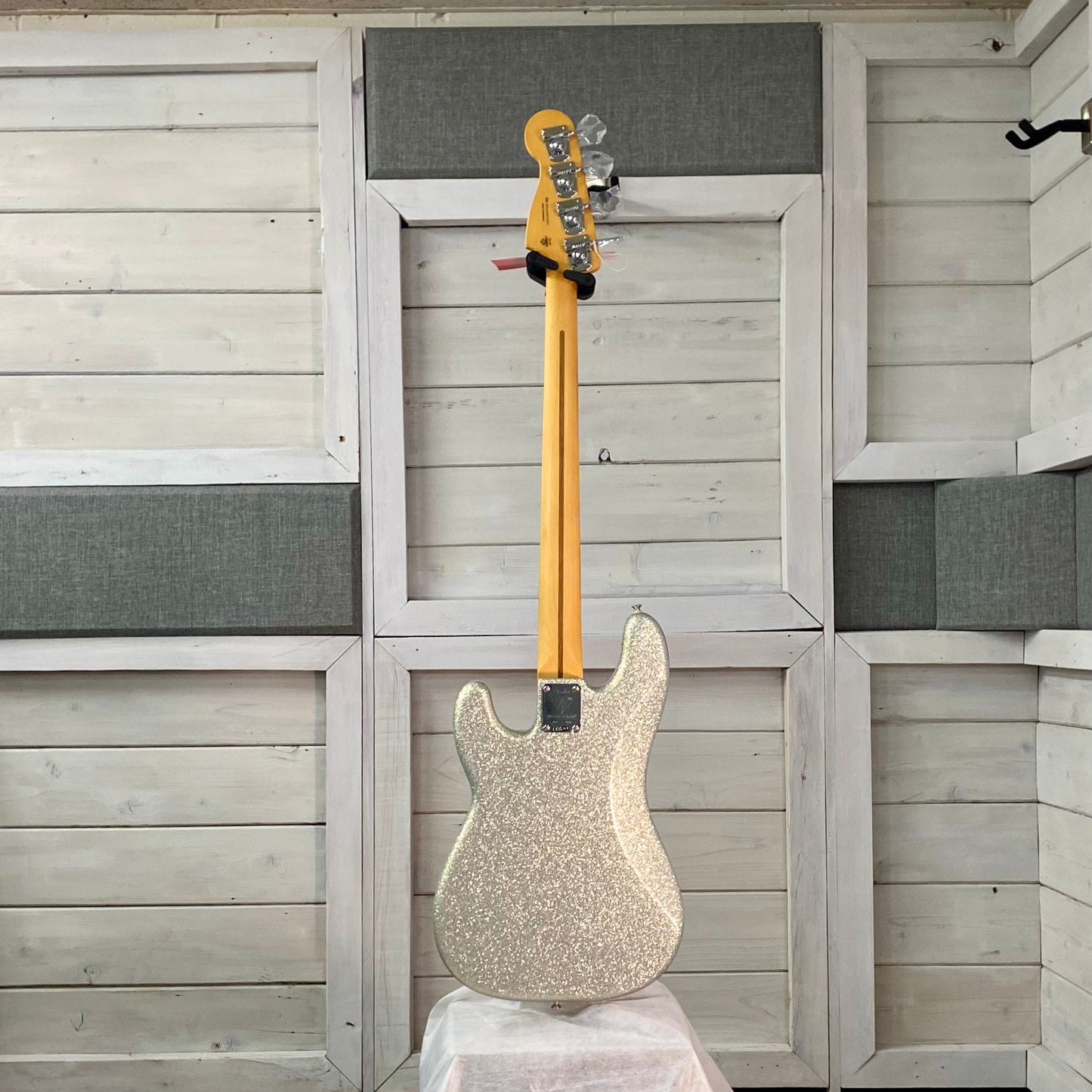 Fender 75th Anniversary Player II Sparkle Precision Bass in Diamond Dust Sparkle With Gigbag