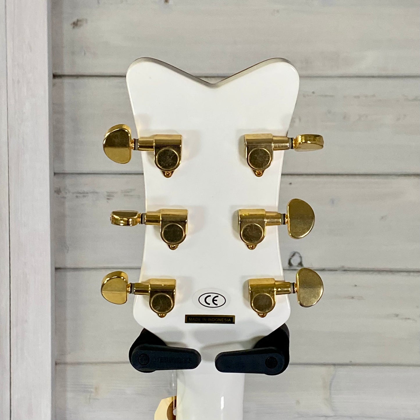 Gretsch G5022CWFE Rancher Falcon Jumbo Electric Acoustic Guitar With Hardshell Case in White USED