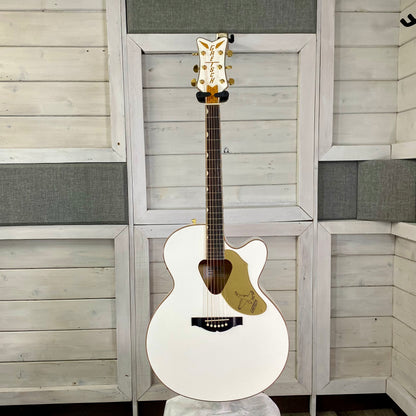 Gretsch G5022CWFE Rancher Falcon Jumbo Electric Acoustic Guitar With Hardshell Case in White USED
