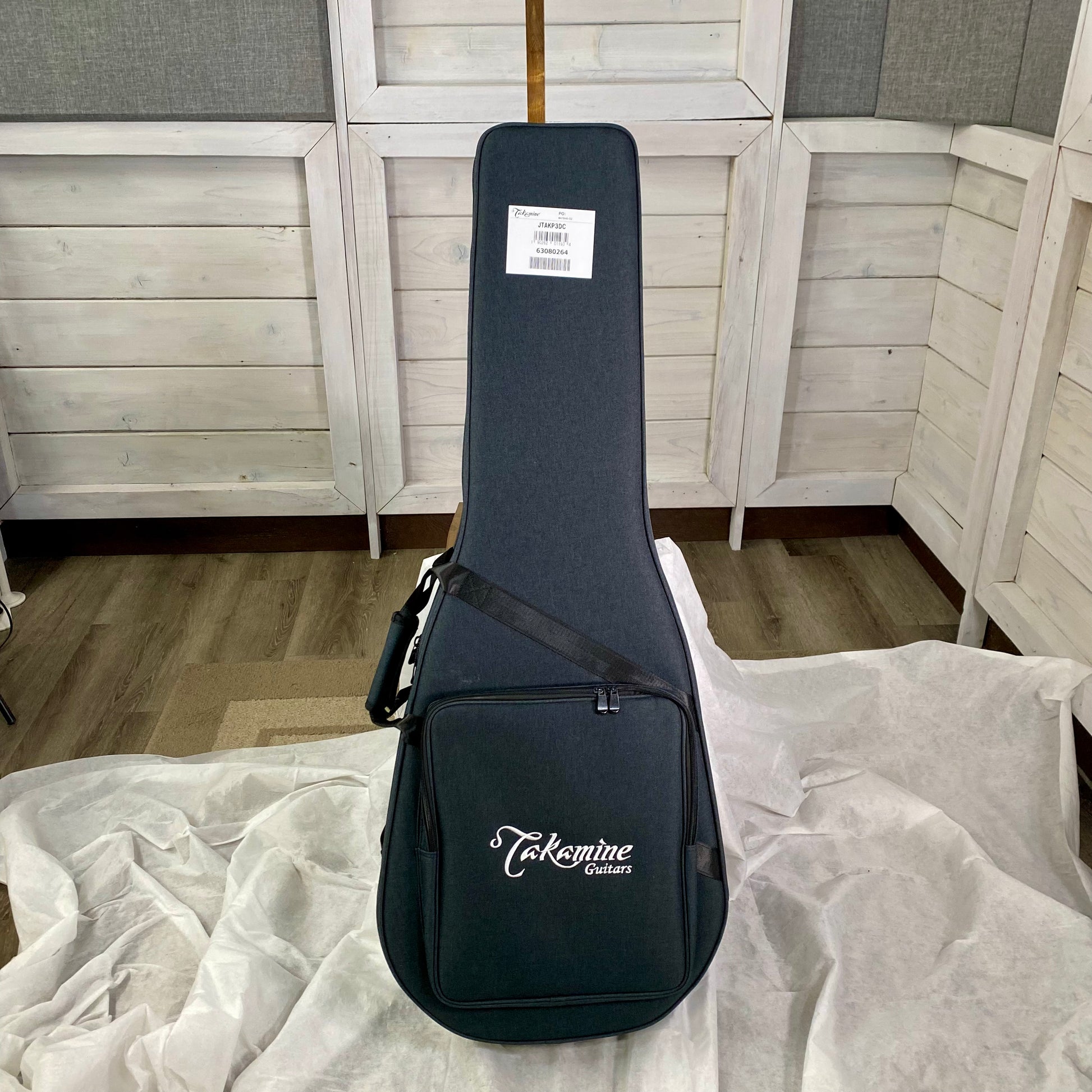 Takamine Pro Series 3 P3DC Electric Acoustic Guitar With Case – view 4