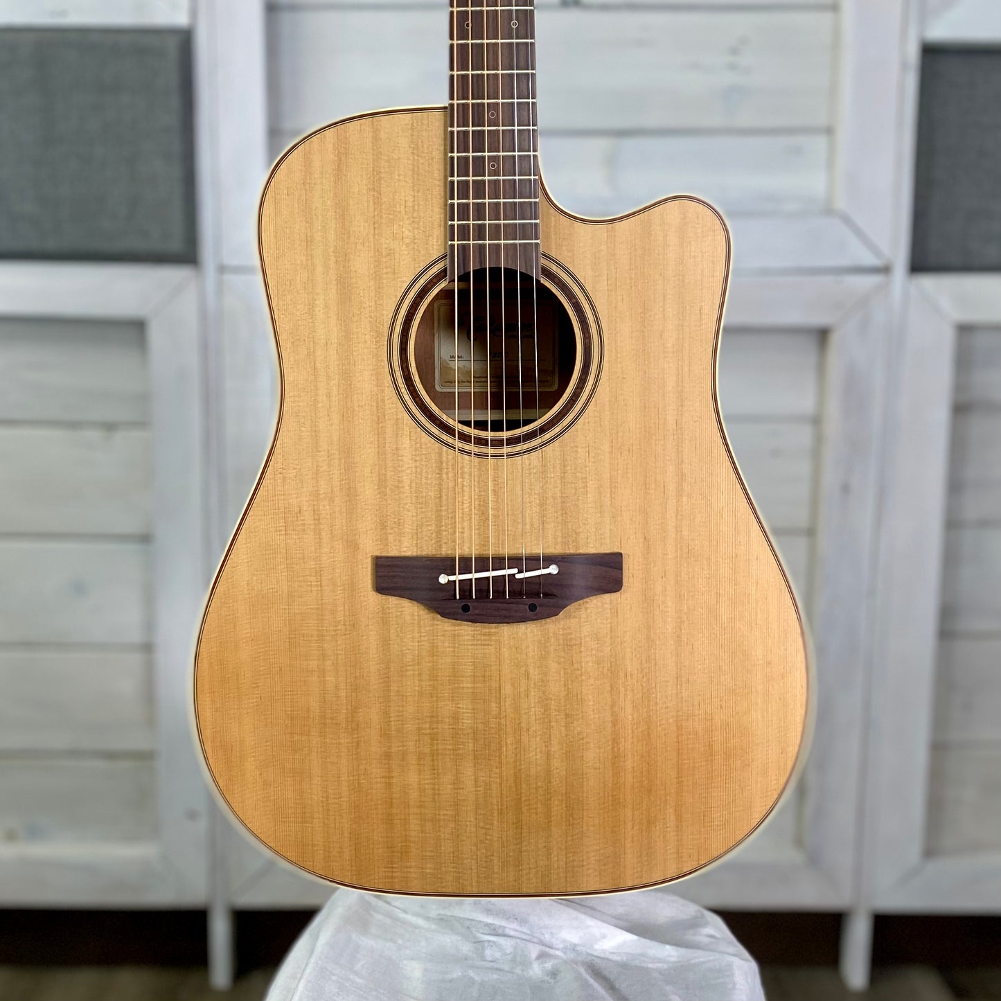 Takamine Pro Series 3 P3DC Electric Acoustic Guitar With Case – view 3