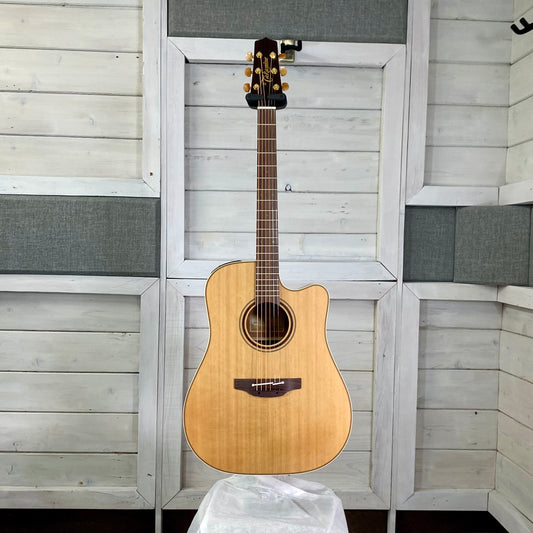 Takamine Pro Series 3 P3DC  Electric Acoustic Guitar With Case