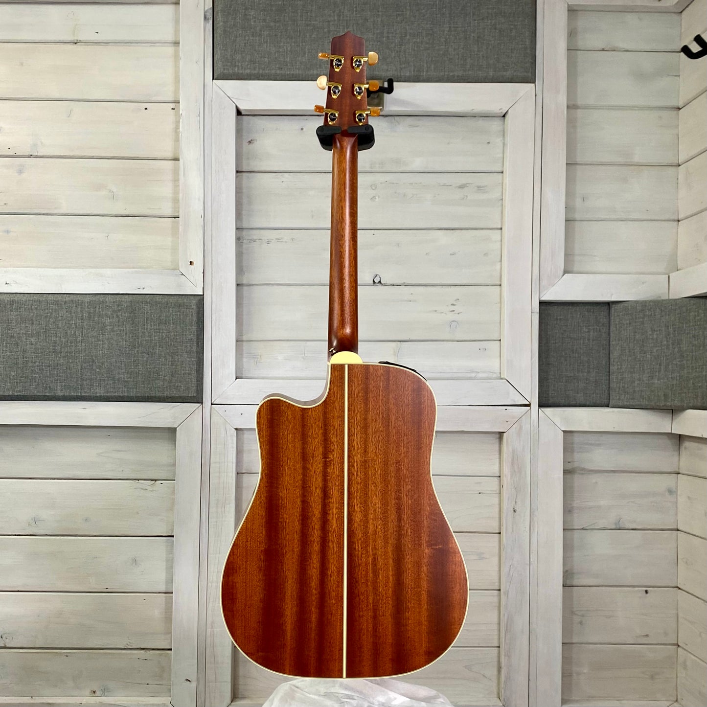 Takamine Pro Series 3 P3DC Electric Acoustic Guitar With Case – view 7