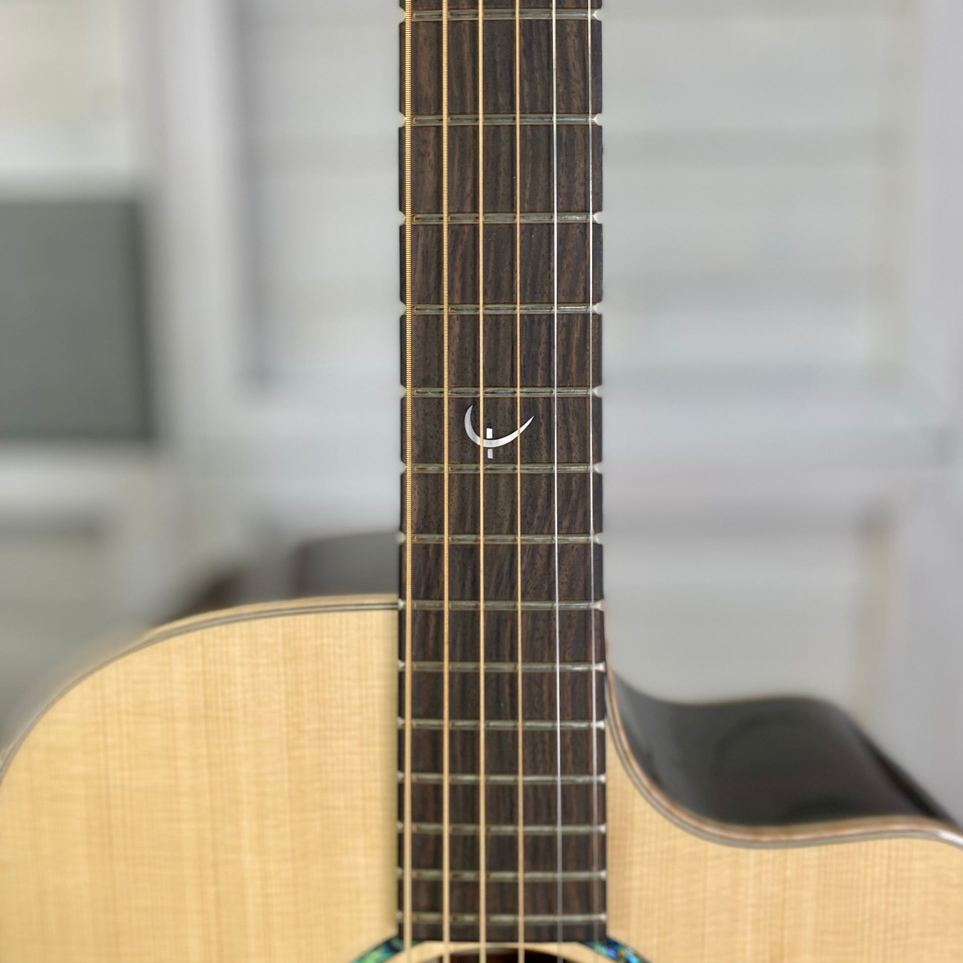 Faith Guitars HiGloss Saturn 3-Piece Indonesian Rosewood Back & Sides Electric/ Acoustic Guitar – view 5
